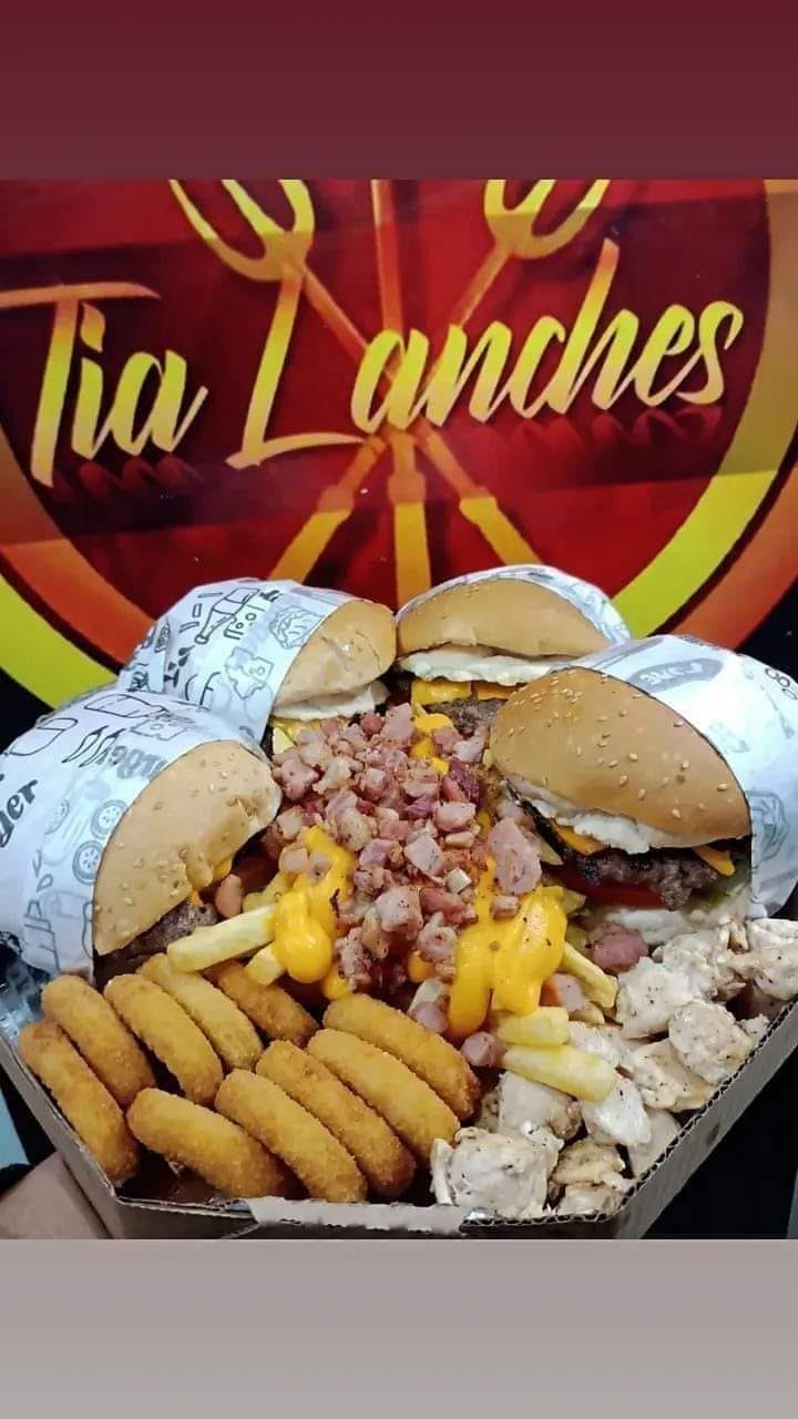 Combo 4 hamburguer + petiscos( 4 burguer + coração, frango, calabresa, fritas com cheedar e bacon.